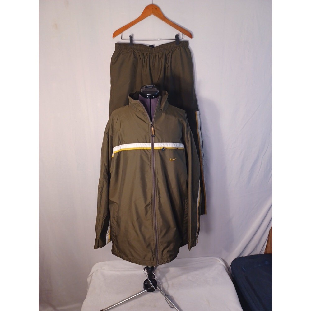 NIKE‎ sweatsuit.